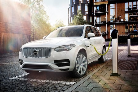 Un incendio fuerza a evacuar los laboratorios de baterías para coche eléctrico de Volvo