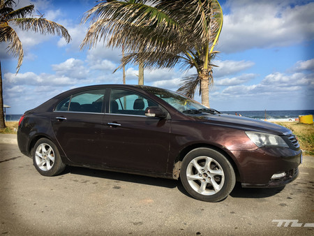 Geely Emgrand EC7 lateral Prueba