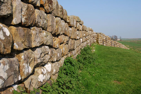 Para conocer antes que desaparezca: la Muralla de Adriano