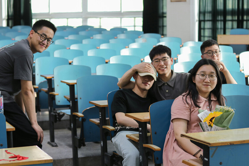 China entera está de exámenes. Así que las empresas de IA están capando sus chatbots para que los estudiantes no hagan trampas