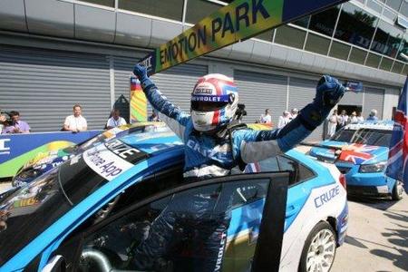 Victorias de Andy Priaulx e Yvan Muller en Monza. SEAT "pincha".