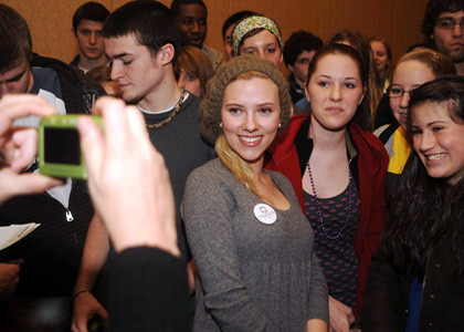 Scarlett Johanson comprometida con... Obama