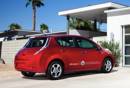 Nissan LEAF rojo metalizado 20