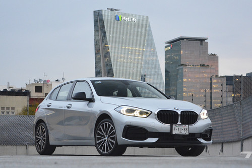 BMW 118i 2020, a prueba: adiós al tracción trasera, hola a un compacto más equilibrado (+ video)
