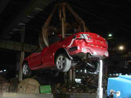 Mazda 6 achatarrado