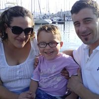 Iker tiene parálisis cerebral y sus padres luchan porque la atención temprana no termine a los seis años