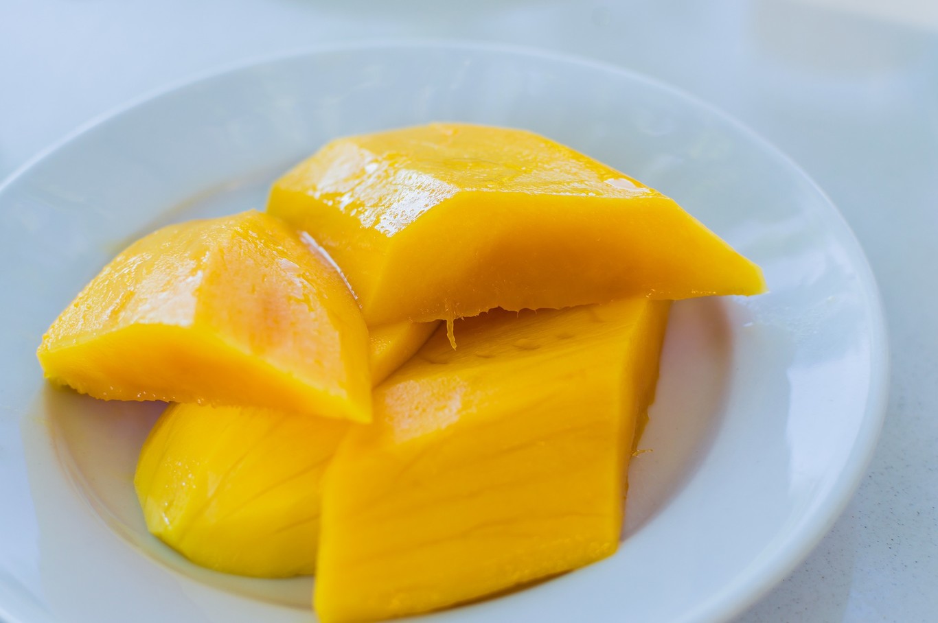 Mango, la fruta de temporada que da sabor tropical a nuestra cocina de otoño (y siete recetas