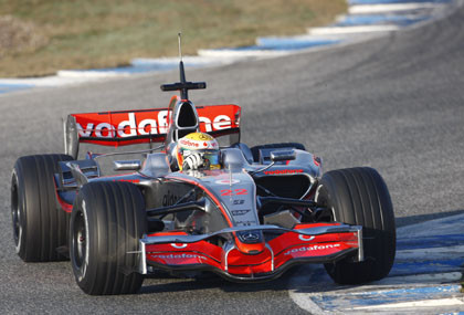 Hamilton se estrena con el MP4-23 en Jerez
