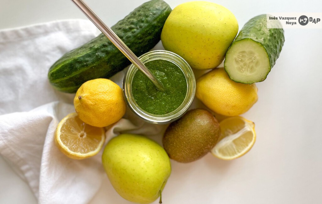 Zumo verde revitalizante, una receta de jugo que combina frutas y verduras, para empezar el día con la energía al máximo