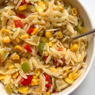 Orzo con verduras, una receta fácil que se puede servir en frio, templado o caliente
