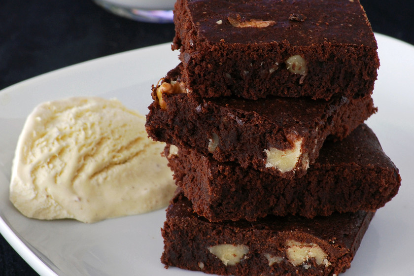 Brownie legendario de Katharine Hepburn. Receta de postre fácil y sencilla