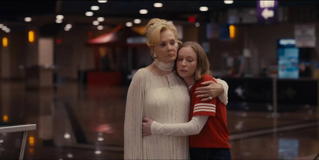 Jean Smart y Hannah Einbinder en el final de 'Hacks'