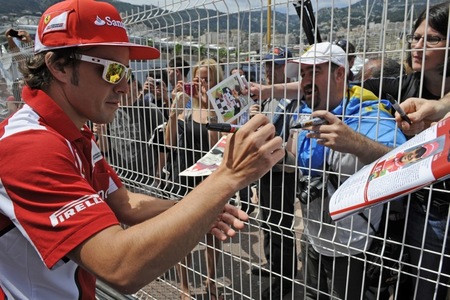 Fernando Alonso el más rápido en el Principado y Heikki Kovalainen ahuma el túnel