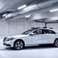 ¿No te fías de los coches autónomos? Mercedes-Benz ya trabaja en ponerle remedio con este Clase S 'cooperativo'