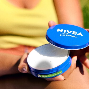 Nunca se me hubiera ocurrido, pero con una lata de Nivea se puede hacer una elegante caja ideal para organizar la casa