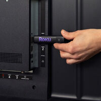 A guerra pelo HDMI da sua TV: Roku ataca mercado brasileiro com novos sticks potentes e discretos 