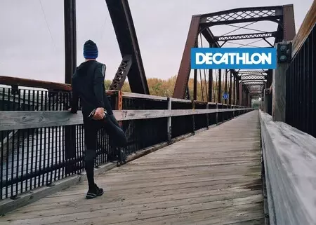 Tallas sueltas de abrigos, zapatillas y sudaderas desde sólo 15 euros en las últimas unidades de Decathlon