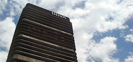 BBVA se sube al carro del optimismo moderado mejorando sus previsiones para España
