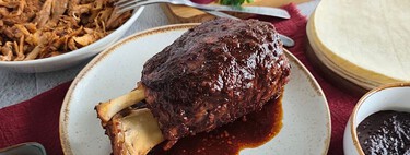 Cómo preparar chamorro adobado, el codillo mexicano más jugoso