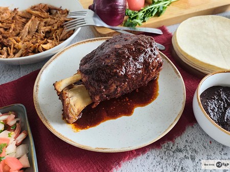 Cómo preparar chamorro adobado, el codillo mexicano más jugoso