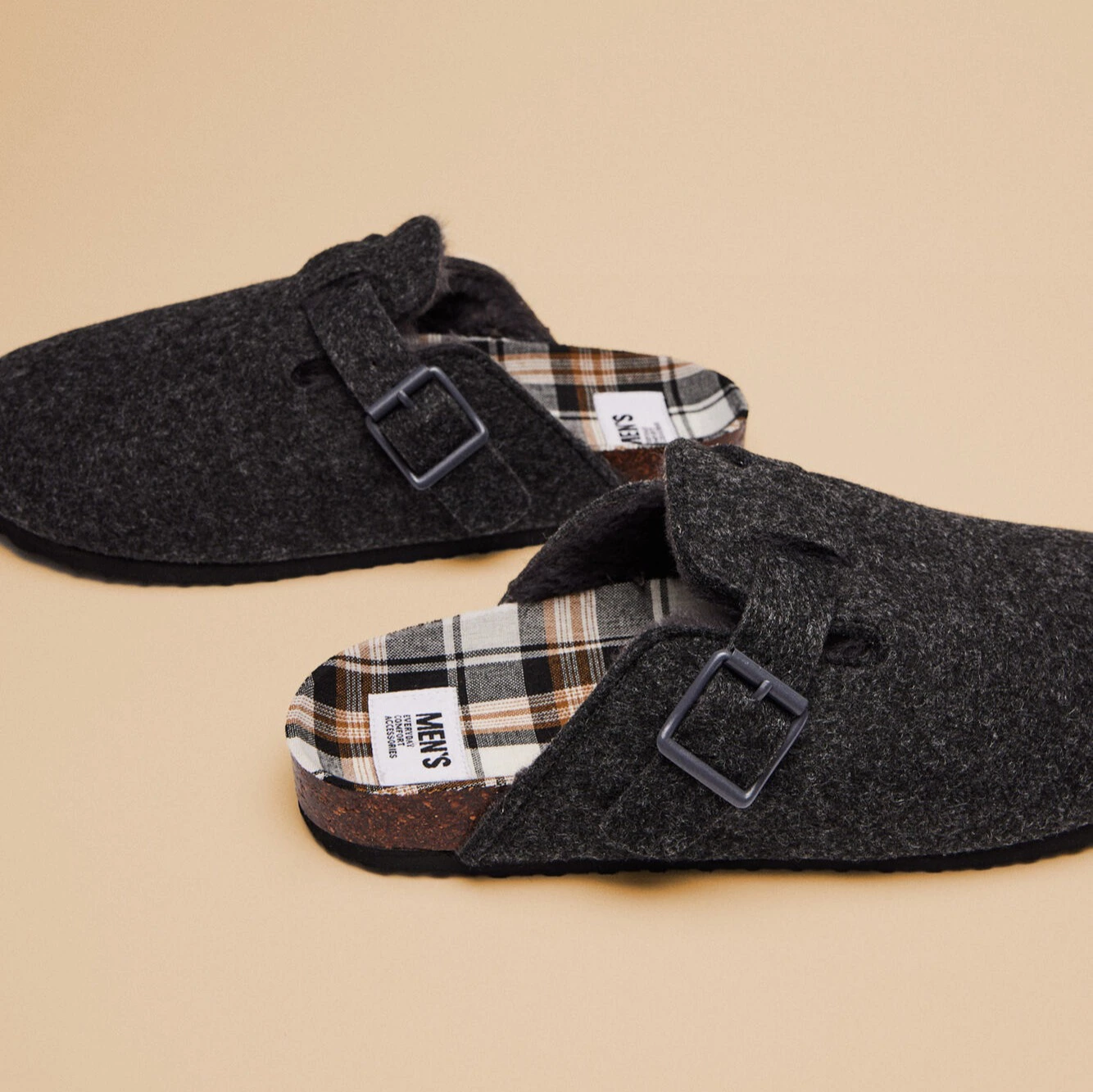 Zapatilla zueco pelito cuadros
