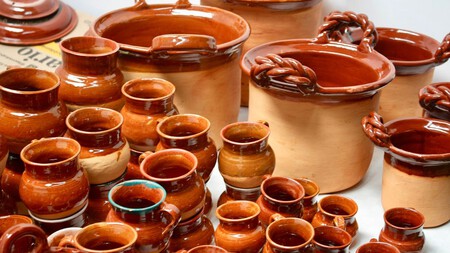 Este destino cerca de CDMX es famoso por su tianguis del barro: encontrarás desde piezas únicas hasta tesoros artesanales 