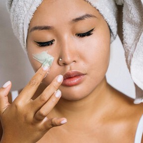 La cosmética coreana nos trajo las cremas CICA: ahora son un básico a partir de los 40 para reparar la piel  