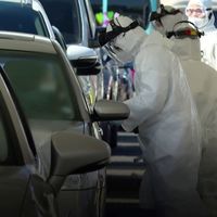 Las pruebas del coronavirus sin bajar del coche llegan a España: un hospital de Vigo trabaja contra reloj buscando positivos