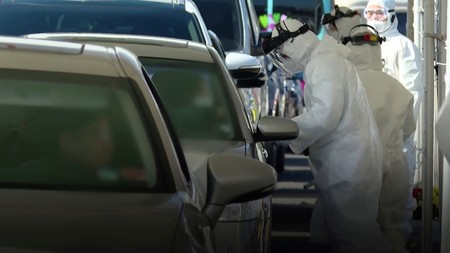 Las pruebas del coronavirus sin bajar del coche llegan a España: un hospital de Vigo trabaja contra reloj buscando positivos