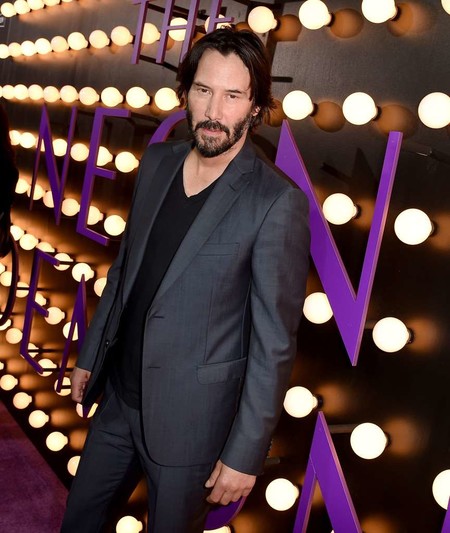 Como llevar un blazer con prácticamente cualquier cosa, cortesía de Keanu Reeves