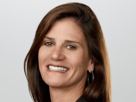 Katie Cotton, vicepresidenta de comunicaciones de Apple, se retira