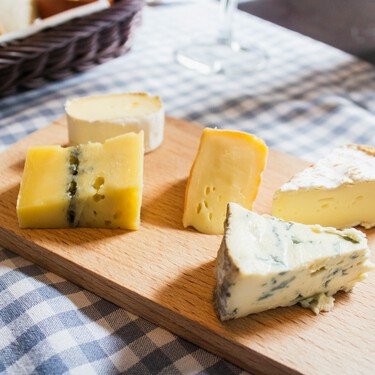 Nuevo en Aldi: un queso de oveja curado con toques de pesto por menos de 4 euros, ideal para el picoteo del fin de semana