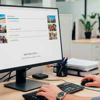 Consiguió la autorización para acceder a secretos nucleares. El problema es que también usó el PC para guardar miles de fotos porno