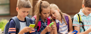 Los adolescentes españoles pasan más horas al año conectados a internet que en clase