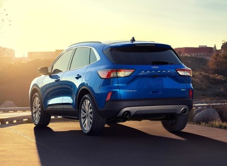 El Ford Escape con tres filas de asientos viene en camino, y tiene al VW Tiguan en la mira