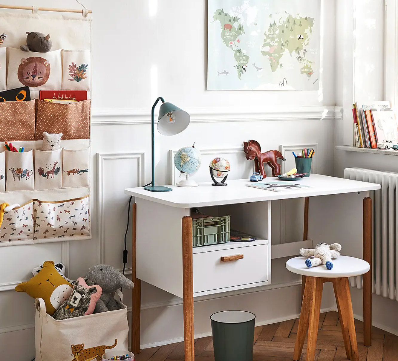 Escritorio de diseño inteligente que cabe incluso en las habitaciones más pequeñas.