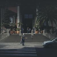 La DGT recuerda que saltarse un paso de peatones es una infracción grave y te pueden multar por ello 