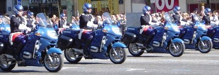 La policía de París felicita a los buenos conductores