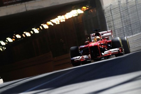 Al Ferrari de Fernando Alonso se le atraganta el frío