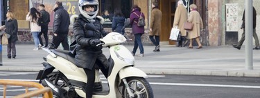 ¿Dónde puedo colocar la pegatina de la DGT en mi moto ahora que en Madrid será obligatoria? 