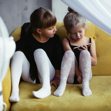 Darle un móvil a tu hijo antes incluso de que aprenda a sumar puede ser beneficioso. Pero hay unas reglas para que salga bien