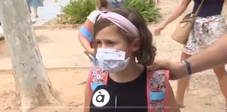 "No puedes respirar del todo, pero no pasa nada, es mejor eso que morirse", la reflexión de una niña sobre el uso de mascarillas