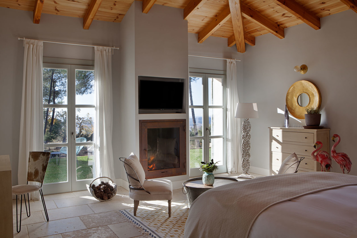 Baños de microcemento, baldosas hidráulicas y suelos de piedra natural