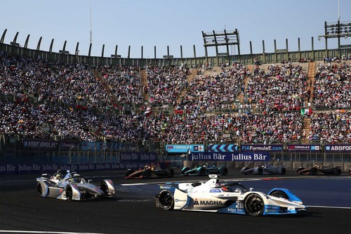 La gran ausente en las carreras de coches eléctricos se hace de rogar: ¿Por qué Tesla no corre en la Fórmula E?