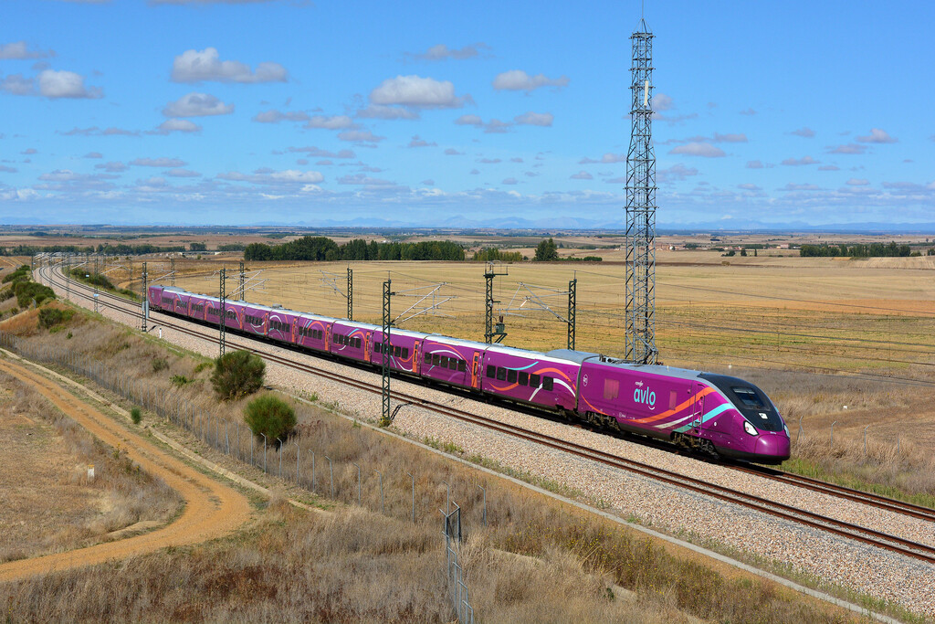 En pleno verano, Renfe ha tomado una decisión radical: retirar los Talgo de la discordia de la línea Madrid-Barcelona