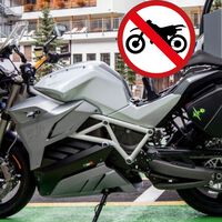 Confirmado: la ciudad con más motos del mundo ha prohibido las motos de gasolina. Es un aviso de lo que viene en Europa 