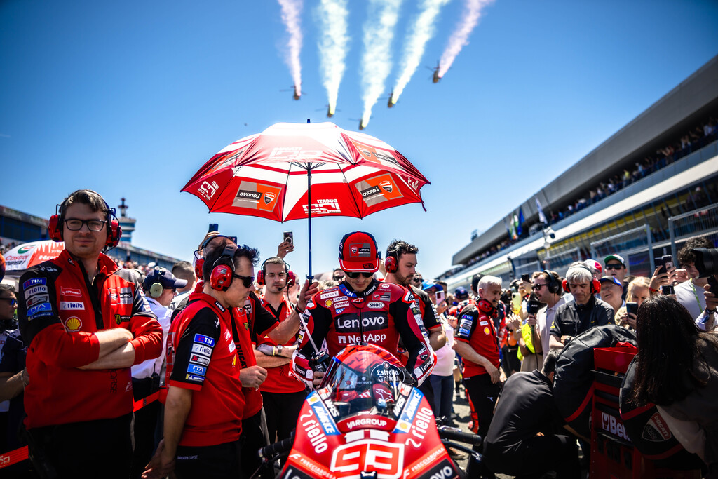 "Algo le pasa, esto no es normal". Marc Márquez está haciendo sus peores números en MotoGP, pero nadie sabe si es culpa suya o de la moto