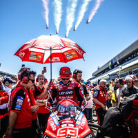 "Algo le pasa, esto no es normal". Marc Márquez está haciendo sus peores números en MotoGP, pero nadie sabe si es culpa suya o de la moto 