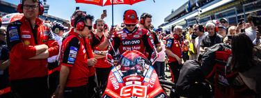 "Algo le pasa, esto no es normal". Marc Márquez está haciendo sus peores números en MotoGP, pero nadie sabe si es culpa suya o de la moto 