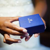 Tiembla Pandora: Swarovski acaba de rebajar sus pendientes más elegantes a mitad de precio y son el mejor rega